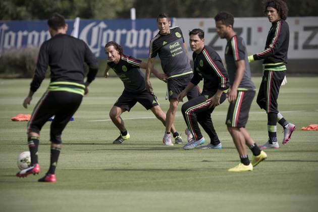 MEXICO CITY, June 16, 2015 -- Players of Mexico s national soccer team take part in a training session before the participation in the Gold Cup of the Confederation of North, Central American and Caribbean Associations of Football (CONCACAF), in Mexico City, capital of Mexico, on June 16, 2015. The Gold Cup 2015 will take place in the United States and Canada on July 7-26. Alejandro Ayala) (da) (SP)MEXICO-MEXICO CITY-GOLD CUP-TRAINING e AlejandroxAyala 
