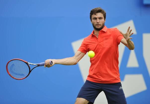 Aktuell Tennis, ATP Turnier im Queen s Club 17 June 2015: Gilles Simon (FRA) in action during his match against Thanasi Kokkinakis (AUS) in their MenÕs Singles Second Round match during the Aegon Classic in London, Great Britain.. TENNIS: JUN 17 Aegon Classic London Icon1506173226 EDITORIAL USE ONLY
