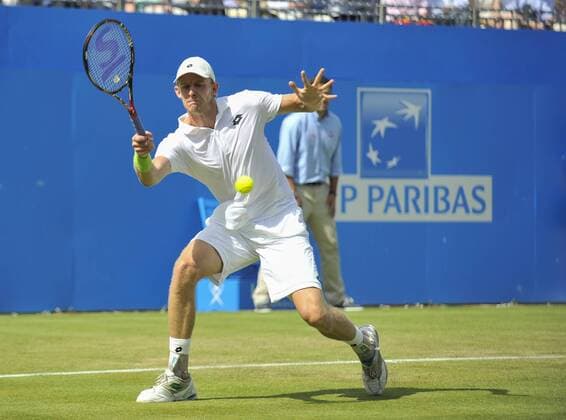 Aktuell Tennis, ATP Turnier im Queen s Club 17 June 2015: Kevin Anderson (RSA) in action during his victory over Stan Wawrinka (SUI) in their MenÕs Singles Second Round match during the Aegon Classic in London, Great Britain. - Kevin Anderson (RSA) def Stan Wawrinka (SUI) 7-6, 7-6. TENNIS: JUN 17 Aegon Classic London Icon1506173232 EDITORIAL USE ONLY