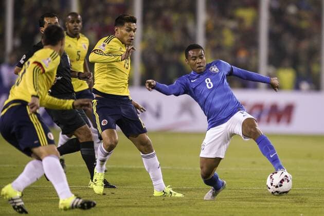 Brazil vs Colombia SANTIAGO, SC - 17 06 2015: BRAZIL X COLOMBIA - Elias of Brazil (right) during the match between Brazil vs Colombia, valid for the second round of the first phase of Group C of the Copa America 2015 held at the Estadio Monumental David Arellano. (Photo: Marcelo Machado de Melo FotoArena)  MarceloxMachadoxdexMelo
