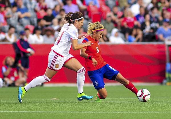 June 17, 2015: Midfielder Cho Sohyun ( 8) of Korea Republic holds off Vicky Losada ( 14) of Spain during the FIFA 2015 Women s World Cup Group E match between Korea and Spain at Lansdowne Stadium in Ottawa, Canada. SOCCER: JUN 17 FIFA Women s World Cup - Group E - Korea v Spain Icon15061700007 EDITORIAL USE ONLY