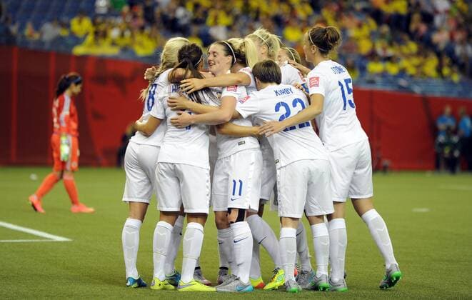 MONTREAL, June 17, 2015 -- England s players celebrate for a goal against Colombia during the Group F match at the 2015 FIFA Women s World Cup in Montreal, Canada, on June 17, 2015. England won 2-1. ) (SP)CANADA-MONTREAL-FIFA WOMEN S WORLD CUP-ENGLAND VS COLOMBIA KadrixMohamed 