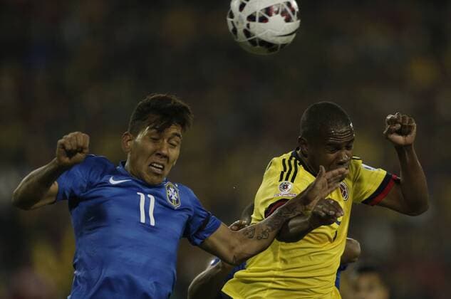 SANTIAGO, June 17, 2015 -- Roberto Firmino (L) of Brazil vies for the ball with Cristian Zapata of Colombia during the Group C match of the Copa America Chile 2015, at the Estadio Monumental, in Santiago, Chile, on June 17, 2015. ) (ce) (SP)CHILE-SANTIAGO-COPA AMERICA-BRAZIL VS COLOMBIA GuillermoxArias 