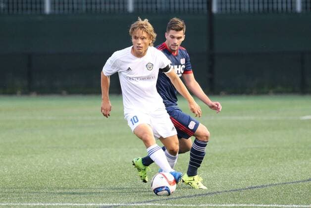 June 17, 2015: Charlotte Independence midfielder Jorge Herrera (10) cuts away from New England Revolution midfielder Steve Neumann (4). The Charlotte Independence defeated the New England Revolution MLS Fussball Herren USA 1-0 in a fourth round Lamar Hunt US Open Cup match at Harvard s Soldiers Field Soccer Stadium SOCCER: JUN 17 US Open Cup - Fourth Round - Charlotte Independence at Revolution Icon482150617021 EDITORIAL USE ONLY