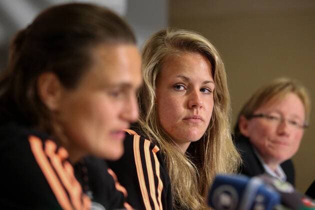 v.li.: Nadine Angerer (Torwart, Deutschland), Lena Petermann (Deutschland), Annette Seitz (Pressesprecherin, DFB-Frauen), Fussball, FIFA Frauen-WM 2015, Pressekonferenz, xozx