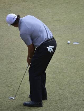 June 18, 2015..Phil Mickelson just misses a par putt on the 10th green during round 1 at the U.S. Open at Chambers Bay, University Place, Washington. . .George Holland Cal Media. PGA Golf Herren Tour 2015: US Open Round 1 JUN 18 - ZUMAch4_