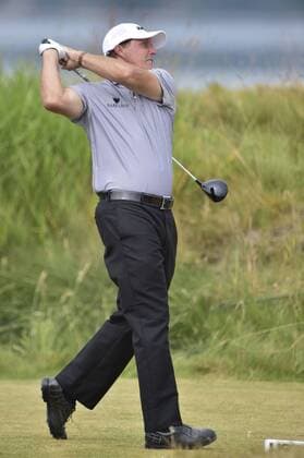 June 18, 2015..Phil Mickelson hits a drive on the 11th tee during round 1 at the U.S. Open at Chambers Bay, University Place, Washington. . .George Holland Cal Media. PGA Golf Herren Tour 2015: US Open Round 1 JUN 18 - ZUMAch4_