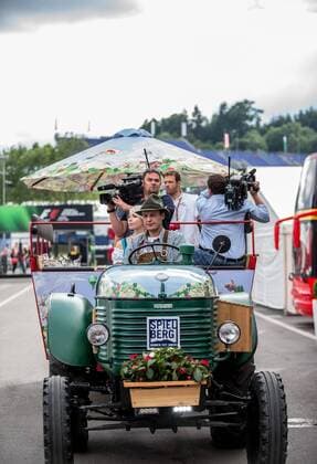Spielberg 18.06.2015, Red Bull Ring, Spielberg, AUT, FIA, Formel 1, Grosser Preis von Oesterreich, Vorberichte, im Bild ein Traktor auf dem gerade ein Interview stattfindet during the Preparation for the Austrian Formula One Grand Prix at the Red Bull Ring in Spielberg, Austria, 2015 06 18,  EP_ang  