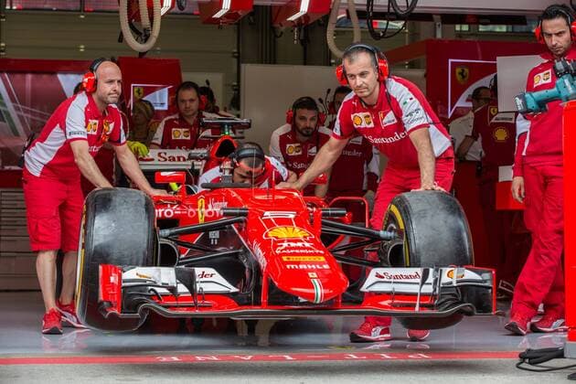 Spielberg 18.06.2015, Red Bull Ring, Spielberg, AUT, FIA, Formel 1, Grosser Preis von Oesterreich, Vorberichte, im Bild das Team von Scuderia Ferrari in der Box during the Preparation for the Austrian Formula One Grand Prix at the Red Bull Ring in Spielberg, Austria, 2015 06 18,  EP_ang  