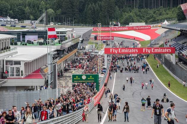 Spielberg 18.06.2015, Red Bull Ring, Spielberg, AUT, FIA, Formel 1, Grosser Preis von Oesterreich, Vorberichte, im Bild Fans beim Pit Lane Walk during the Preparation for the Austrian Formula One Grand Prix at the Red Bull Ring in Spielberg, Austria, 2015 06 18,  EP_ang  