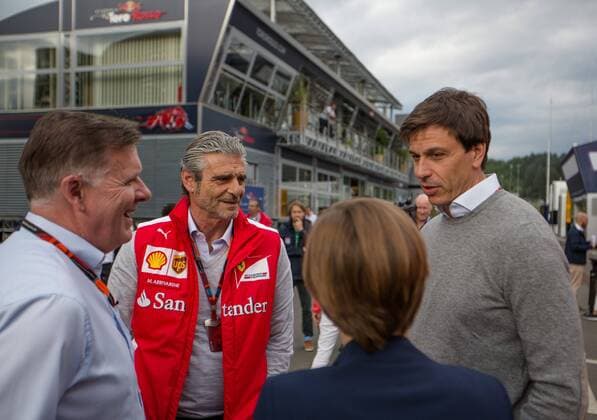 Spielberg 18.06.2015, Red Bull Ring, Spielberg, AUT, FIA, Formel 1, Grosser Preis von Oesterreich, Vorberichte, im Bild Teammanager Maurizio Arrivabene, (ITA, Scuderia Ferrari) und Teammanager Toto Wolff, (AUT, Mercedes AMG Petronas F1 Team) during the Preparation for the Austrian Formula One Grand Prix at the Red Bull Ring in Spielberg, Austria, 2015 06 18,  EP_ang  