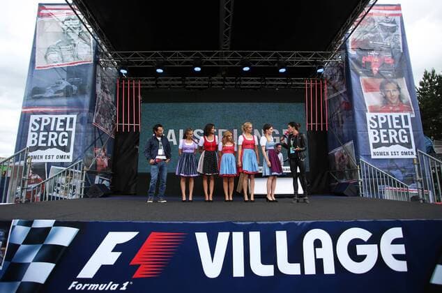 FORMULA 1 - GP of Austria 2015 SPIELBERG,AUSTRIA,19.JUN.15 - MOTORSPORTS, FORMULA 1 - Grand Prix of Austria, Red Bull Ring, free practice. Image shows Formula Unas and the hosts on stage in the F1 Village. Keywords: girls. GEPAxpictures xDanielxGoetzhaber