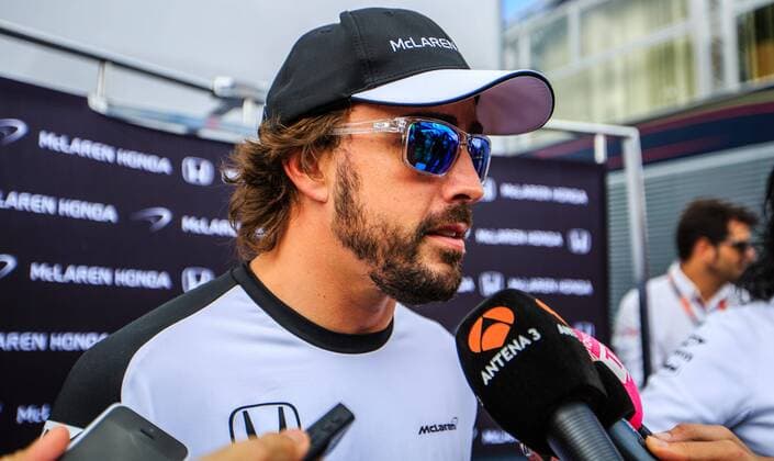 19.06.2015, Red Bull Ring, Spielberg, AUT, FIA, Formel 1, Grosser Preis von Oesterreich, Training, im Bild Fernando Alonso, (ESP, McLaren Honda) beim Interview during the Practice of the Austrian Formula One Grand Prix at the Red Bull Ring in Spielberg, Austria, 2015 06 19, EX_ANG