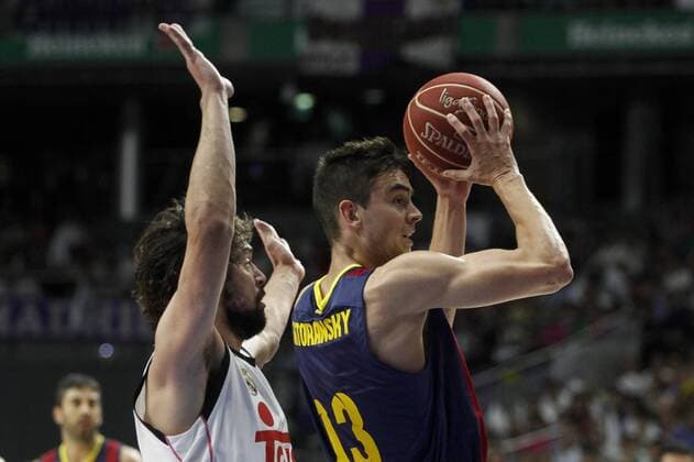 Aktuell Basketball, Spanien, Finale, Real Madrid - FC Barcelona Real Madrid s Sergio Llull and Barcelona s Satonansky during Liga Endesa Final first match at Palacio de los Deportes in Madrid, Spain. June 19, 2015.  (2015061900085)