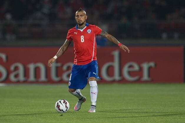 X Chile Bolivia SANTIAGO, CHILE - 06 19 2015: CHILE X BOLIVIA - Arturo Vidal of Chile during match between Chile x Bolivia, valid for the third round of the first group phase of the Copa America 2015, held at the National Stadium Julio Mart?nez Pr?danos. (Photo: Marcelo Machado de Melo FotoArena)  MarceloxMachadoxdexMelo