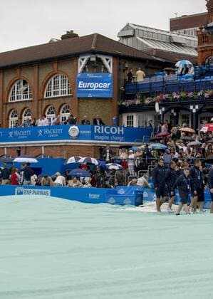 20.06.2015. London, England. Queens Aegon Championship Tennis. The covers are pulled across on centre court resulting in an extended delay to the start of play. xNigelxCookex  ActionPlus11633551