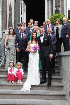 Aktuell Fußball, Simon Mignolet heiratet Freundin Jasmine - Hochzeit von Belgiens Nationaltorwart - SINT-TRUIDEN, BELGIUM: Jasmine and Simon Mignolet pose with their families after the wedding of Belgian Red Devils keeper Simon Mignolet to Jasmien Claes, in Sint-Truiden, Saturday 20 June 2015. SOPHIExKIP  x04646515x