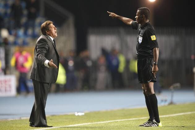 Aktuell Fußball, Copa America, Mexiko - Ecuador Football , Mexico v Ecuador. Copa America 2015 . Mexico s head coach Miguel Herrera is expels of the pitch during the game of group C against Ecuador for 2015 Copa America at El teniente stadium. Rancagua, Chile. 19 06 2015 Marcelo Hernandez Photosport Mexico v Ecuador, Copa America 2015. 