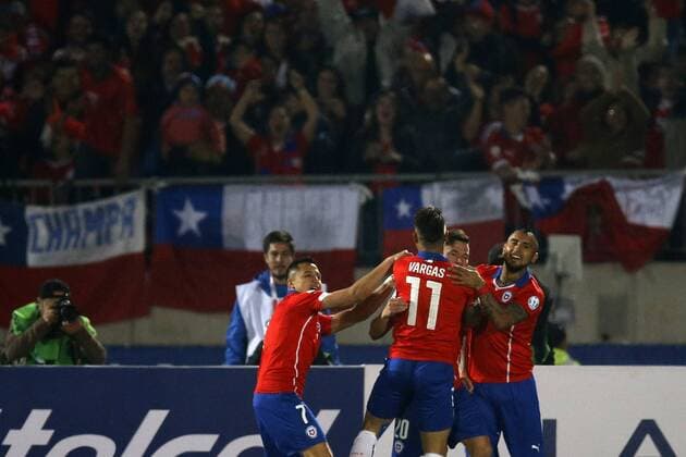 Aktuell Fußball, Copa America, Chile - Bolivien Football , Chile v Bolivia. Copa America Championship 2015 . Chile s player Charles Aranguiz, center, celebrates with teammates scoring against Bolivia during the group A football match of the 2015 Copa America at the National stadium in Santiago, Chile. 19 06 2015 Andrés Piña Photosport Chile v Bolivia, Copa America 2015. 