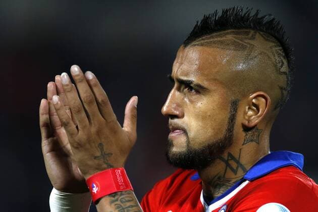Aktuell Fußball, Copa America, Chile - Bolivien Football , Chile v Bolivia. Copa America Championship 2015 . Chile s player, Arturo Vidal, waves to the fans after the first half of the group A football match of the 2015 Copa America against Bolivia at the National stadium in Santiago, Chile. 19 06 2015 Andrés Piña Photosport Chile v Bolivia, Copa America 2015. 