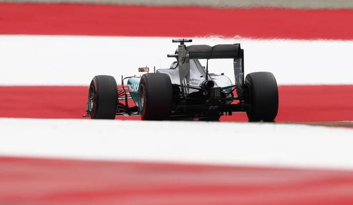 Motorsports: FIA Formula One World Championship WM Weltmeisterschaft 2015, Grand Prix of Austria, 44 Lewis Hamilton (GBR, Mercedes AMG Petronas Formula One Team), xHOCHxZWEIx