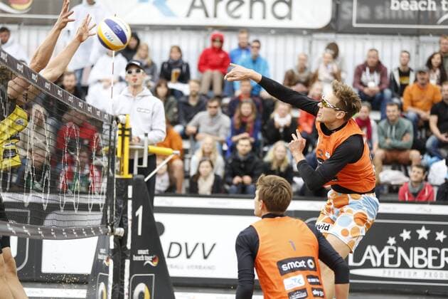 Beachvolleyball: smart beach tour Dresden 2015, Bennet Poniewaz und David Poniewaz (hinten) (KMTV Eagles Kiel), xHOCHxZWEIx xThomasxVictorx