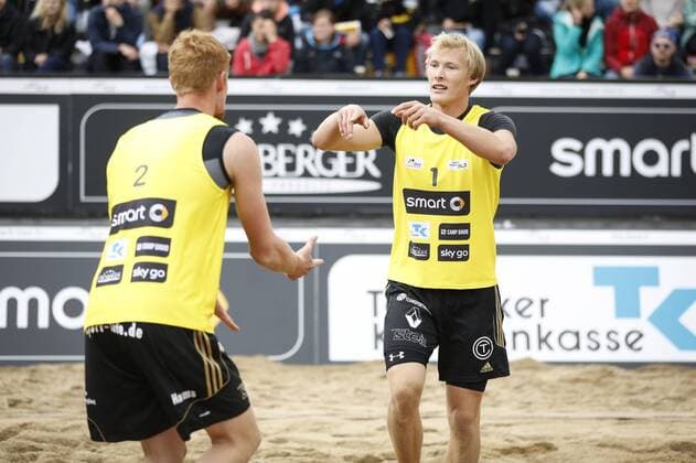 Beachvolleyball: smart beach tour Dresden 2015, Philipp Arne Bergmann (r.) und Yannick Harms (l.) (TC Hameln), xHOCHxZWEIx xThomasxVictorx