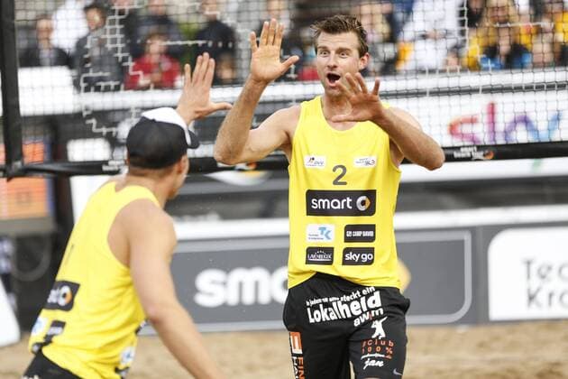 Beachvolleyball: smart beach tour Dresden 2015, Paul Becker (l.) (TG Ruesselsheim) und Jan Romund (r.) (TG Muenster), xHOCHxZWEIx xThomasxVictorx