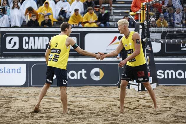 Beachvolleyball: smart beach tour Dresden 2015, Tim Holler (r.) (SV Feldbach) und Clemens Wickler (l.) (TV Bad Toelz), xHOCHxZWEIx xThomasxVictorx