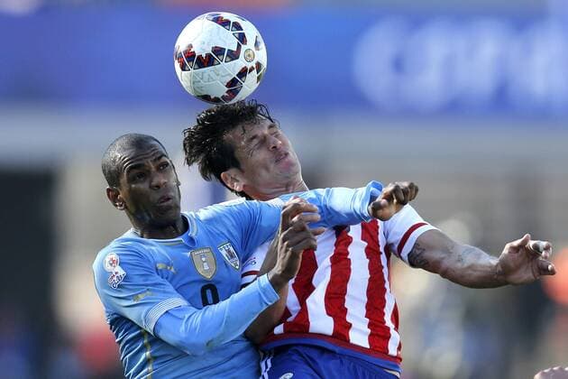 Football , Uruguay v Paraguay. Copa America Championship 2015 . Paraguay s player Justo Villar, center, battles for the ball against Diego Rolan of Uruguay during the group B football match of the 2015 Copa America at the La Portada stadium in Santiago.. 20 06 2015 Andres Pina Photosport Uruguay v Paraguay, Copa America 2015. 
