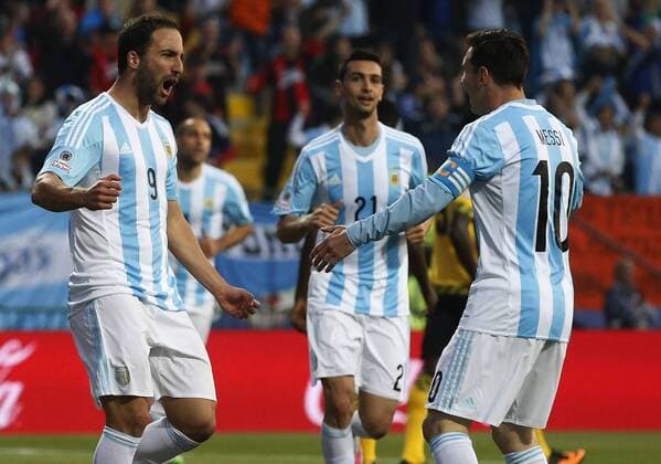 Football , Argentina v Jamaica Copa America 2015 . Argentina s player Gonzalo Higuain, right, celebrates with teammates scoring against Jamaica during the group B of the 2015 Copa America football match held at the Sausalito stadium in Vina del Mar, Chile. 20 06 2015 Martin Thomas Photosport Argentina v Jamaica, Copa America 2015. 