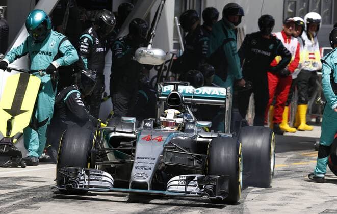 Motorsports: FIA Formula One World Championship WM Weltmeisterschaft 2015, Grand Prix of Austria, 44 Lewis Hamilton (GBR, Mercedes AMG Petronas Formula One Team), xHOCHxZWEIx