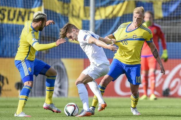June 21, 2015 - Olomouc - 150621 Englands Luke Garbutt - SWE Abdullah Khalili - John Guidetti - -- U21 U 21 EM - SWE - England JohannaLundberg BILDBYRAN kod JL 135403 News - June 21, 2015  - ZUMAb138
