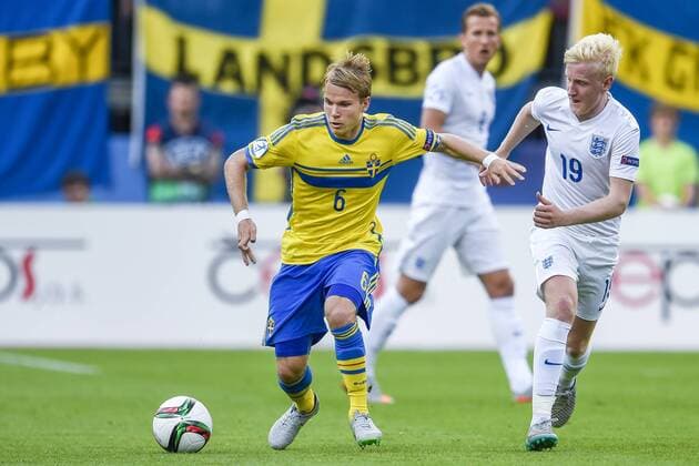 June 21, 2015 - Olomouc - 150621 SWE Oscar Lewicki - Englands Will Hughes - -- U21 U 21 EM - SWE - England JohannaLundberg BILDBYRAN kod JL 135403 News - June 21, 2015  - ZUMAb138