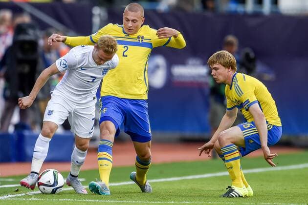 June 21, 2015 - Olomouc - 150621 - Englands Alex Pritchard, SWE Victor Nilsson Lindelöf - Simon Tibbling -- U21 U 21 EM - SWE - England JohannaLundberg BILDBYRAN kod JL 135403 News - June 21, 2015  - ZUMAb138