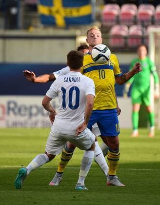 21.06.2015, xjhx, Fussball Europameisterschaft 2015 U21 U 21 England - Schweden, v.l. John Guidetti (Schweden), Tom Carroll (England)