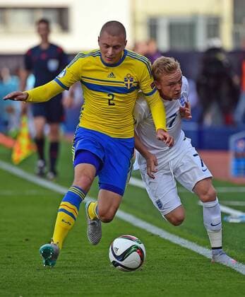 21.06.2015, xjhx, Fussball Europameisterschaft 2015 U21 U 21 England - Schweden, v.l. Emil Krafth (Schweden), Alex Pritchard (England)