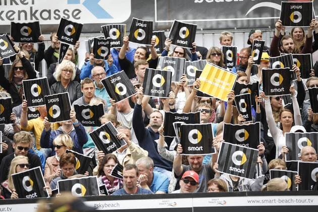 Beachvolleyball: smart beach tour Dresden 2015, Fans auf dem Centercourt, xHOCHxZWEIx xThomasxVictorx