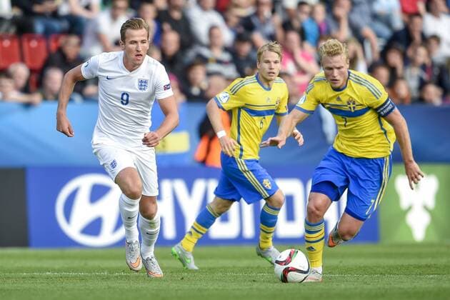 June 21, 2015 - Olomouc - 150621 Englands Harry Kane - SWE Oscar Hiljemark jagar boll -- U21 U 21 EM - SWE - England JohannaLundberg BILDBYRAN kod JL 135403 News - June 21, 2015  - ZUMAb138