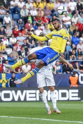 June 21, 2015 - Olomouc - 150621 SWE Isaac Kiese Thelin - Englands Luke Garbutt i en luftduell -- U21 U 21 EM - SWE - England JohannaLundberg BILDBYRAN kod JL 135403 News - June 21, 2015  - ZUMAb138