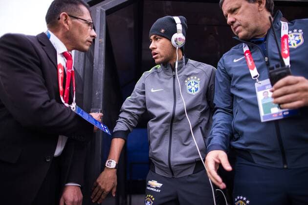 Brazil vs Venezuela SANTIAGO, CHILE - 06 21 2015: BRAZIL X VENEZUELA - Neymar Jr. of Brazil is seen at the exit of the tunnel with access to the field before the match between Brazil vs Venezuela, valid for the third round of the first phase of Group C of the Copa America 2015 , held at the Estadio Monumental David Arellano. (Photo: Marcelo Machado de Melo FotoArena)  MarceloxMachadoxdexMelo