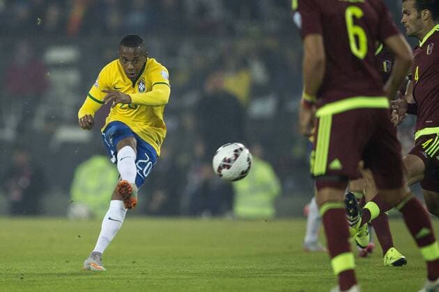 Brazil vs Venezuela SANTIAGO, CHILE - 06 21 2015: BRAZIL X VENEZUELA - Robinho of Brazil venture kick during match between Brazil vs Venezuela, valid for the third round of the first phase of Group C of the Copa America 2015 held at the Estadio Monumental David Arellano. (Photo: Marcelo Machado de Melo FotoArena)  MarceloxMachadoxdexMelo