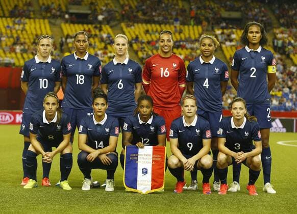 Players of France line up before the FIFA Women s World 2015 round of 16 match of France in Montreal (SP)CANADA-MONTREAL-FIFA WOMEN S WORLD CUP-ROUND DingxXu 