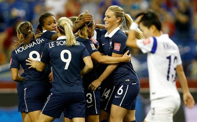 Players of France celebrate Marie Laure Delie s goal during the FIFA Women s World Canada 2015 round of 16 match between France and South Korea at Olympic Stadium in Montreal, Canada on June 21, 2015. France won the match 3-0. ) (SP)CANADA-MONTREAL-FIFA WOMEN S WORLD CUP-ROUND 16-FRANCE VS SOUTH KOREA WangxLili 