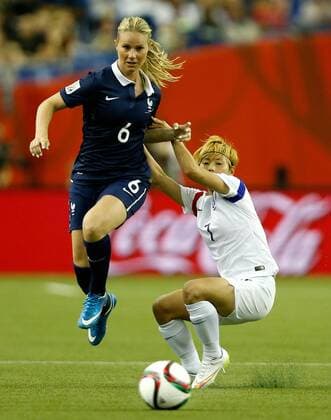 Amandine Henry (L) of France vies with Jeon Ga Eul of South Korea during their FIFA Women s World Canada 2015 round of 16 match Olympic Stadium in Montreal, Canada on June 21, 2015. France won the match 3-0. ) (SP)CANADA-MONTREAL-FIFA WOMEN S WORLD CUP-ROUND 16-FRANCE VS SOUTH KOREA WangxLili 