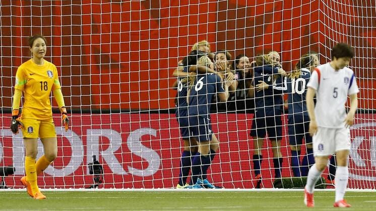 Players of France celebrate their third goal by Marie Laure Delie during the FIFA Women s World Canada 2015 round of 16 match between France and South Korea at Olympic Stadium in Montreal, Canada on June 21, 2015. France won the match 3-0. ) (SP)CANADA-MONTREAL-FIFA WOMEN S WORLD CUP-ROUND 16-FRANCE VS SOUTH KOREA WangxLili 