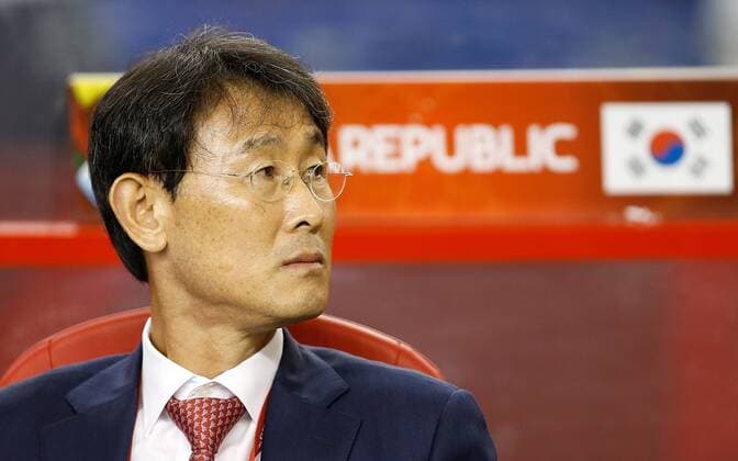 Yoon Deok Yeo, head coach of South Korea looks on ahead of the FIFA Women s World Canada 2015 round of 16 match between France and South Korea at Olympic Stadium in Montreal, Canada on June 21, 2015. France won the match 3-0. ) (SP)CANADA-MONTREAL-FIFA WOMEN S WORLD CUP-ROUND 16-FRANCE VS SOUTH KOREA WangxLili 
