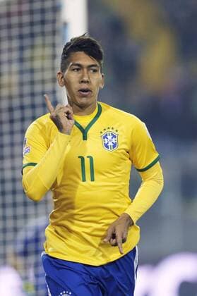 Brazil s Roberto Firmino celebrates after scoring during the Group C match at the 2015 America Cup against Venezuela, held at Monumental Stadium in Santiago, Chile, June 21, 2015. Brazil won 2-1. ) (vf) (SP)CHILE-SANTIAGO-COPA AMERICA-BRAZIL VS VENEZUELA JorgexVillegas 