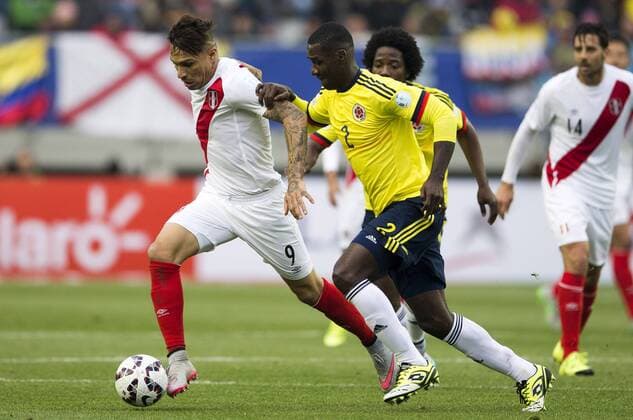 Colombia s Cristian Zapata (front R) vies with Paolo Guerrero (L) of Peru during a Group C match at the 2015 America Cup, held at German Becker in Temuco, Chile, July 21, 2015. The match ended with 0-0. Pedro Mera) (vf) (SP)CHILE-TEMUCO-COPA AMERICA-COLOMBIA VS PERU LuisxEcheverria 