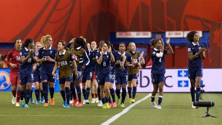 June 21, 2015 : France acknowledge the crowd during the 2015 FIFA Women s World Cup Round of 16 match between France and Korea at the Olympic Stadium in Montreal, Quebec, Canada. SOCCER: JUN 21 FIFA Women s World Cup - Round of 16 - France v Korea Icon15062126 EDITORIAL USE ONLY